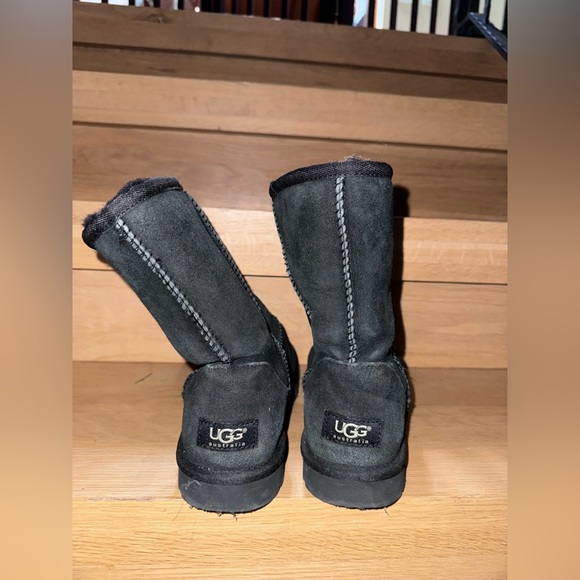 UGG Australia Women's Classic Short Boots 🥾 Black | Size 8 - Picture 5 of 6